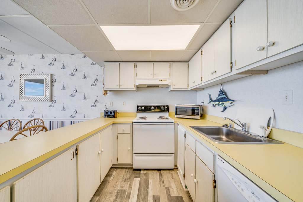 The Chef in your family will love the open area - never missing a moment!