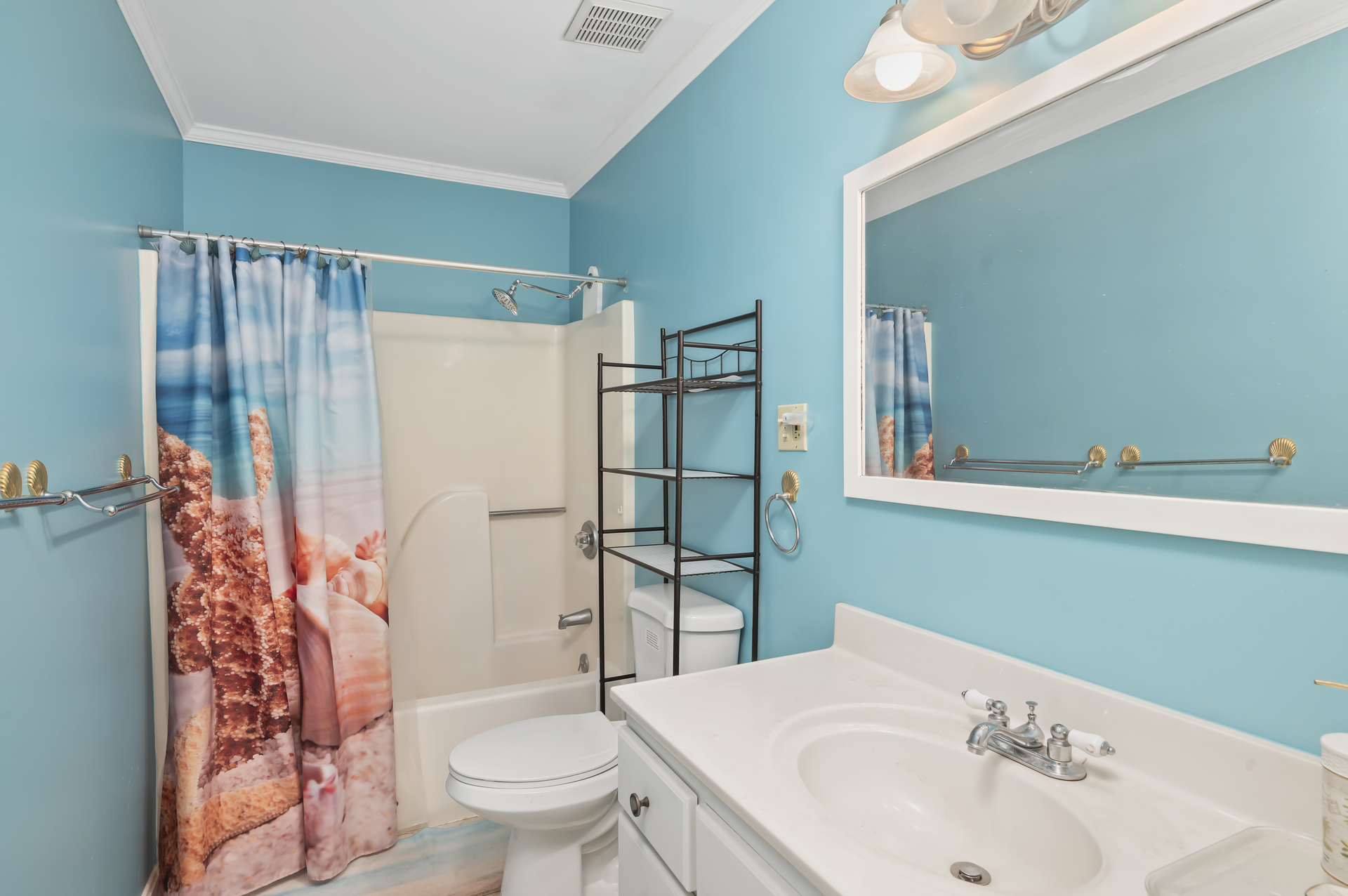 This Primary Bath offers a Shower/Tub Combo.