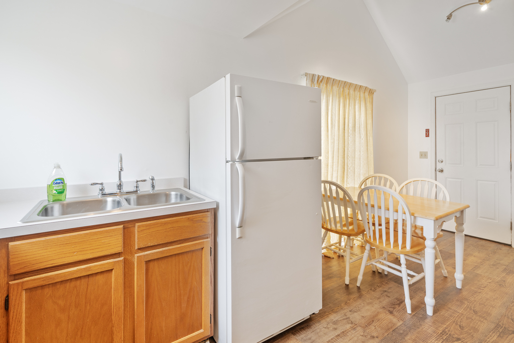 Eat-in Kitchen.
