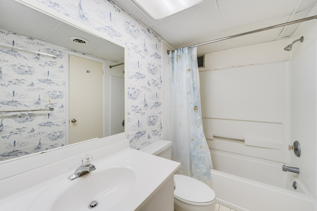 Freshen up after a day at the beach in the Full Bath with Shower/Tub Combo!