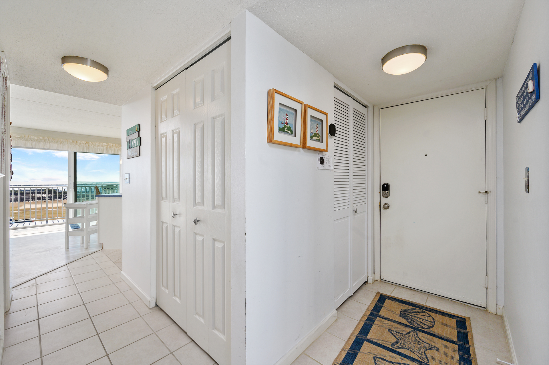 The entry way houses additional storage - perfect for all your Beach necessities!