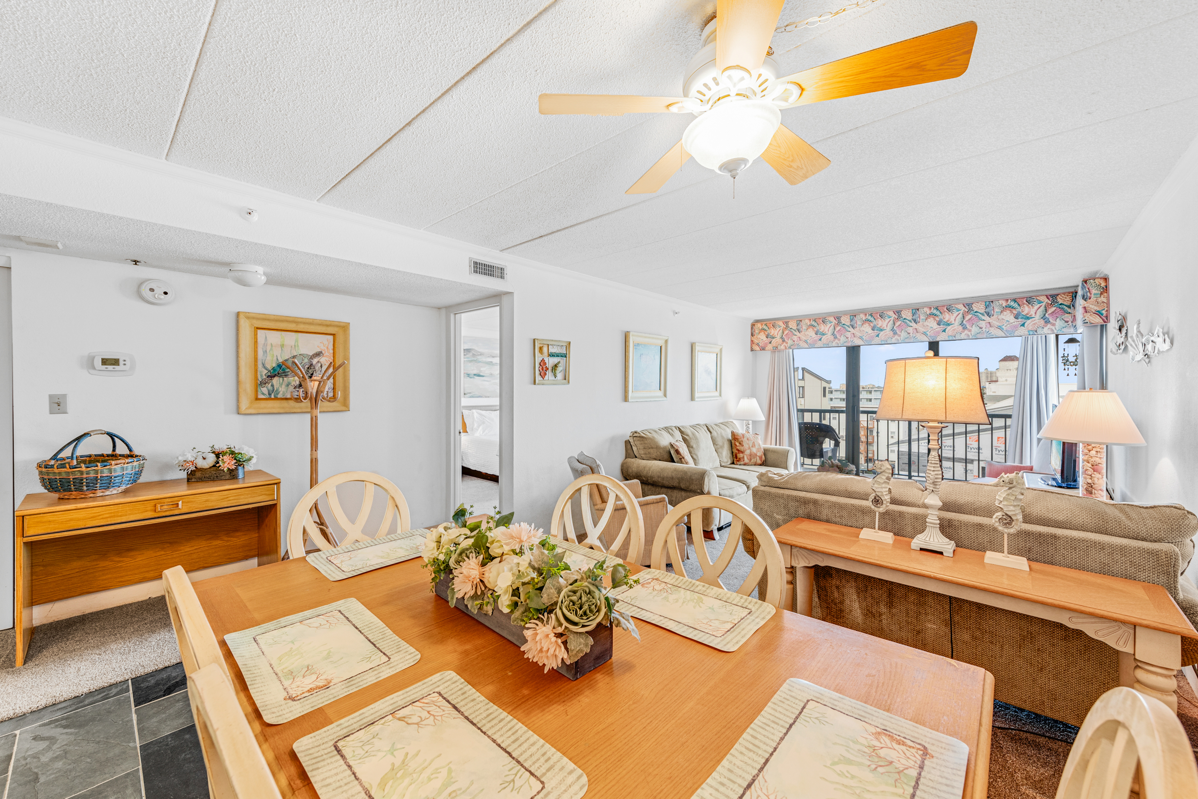 Seat up to 6 people at this gorgeous dining table.