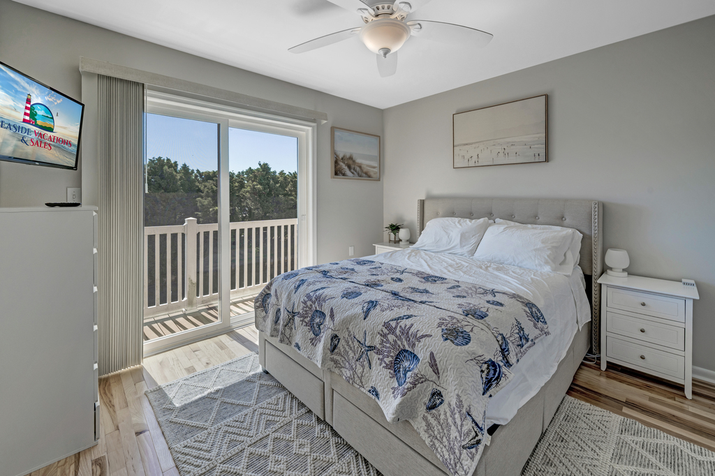 The Primary Bedroom has a cozy Queen Bed.