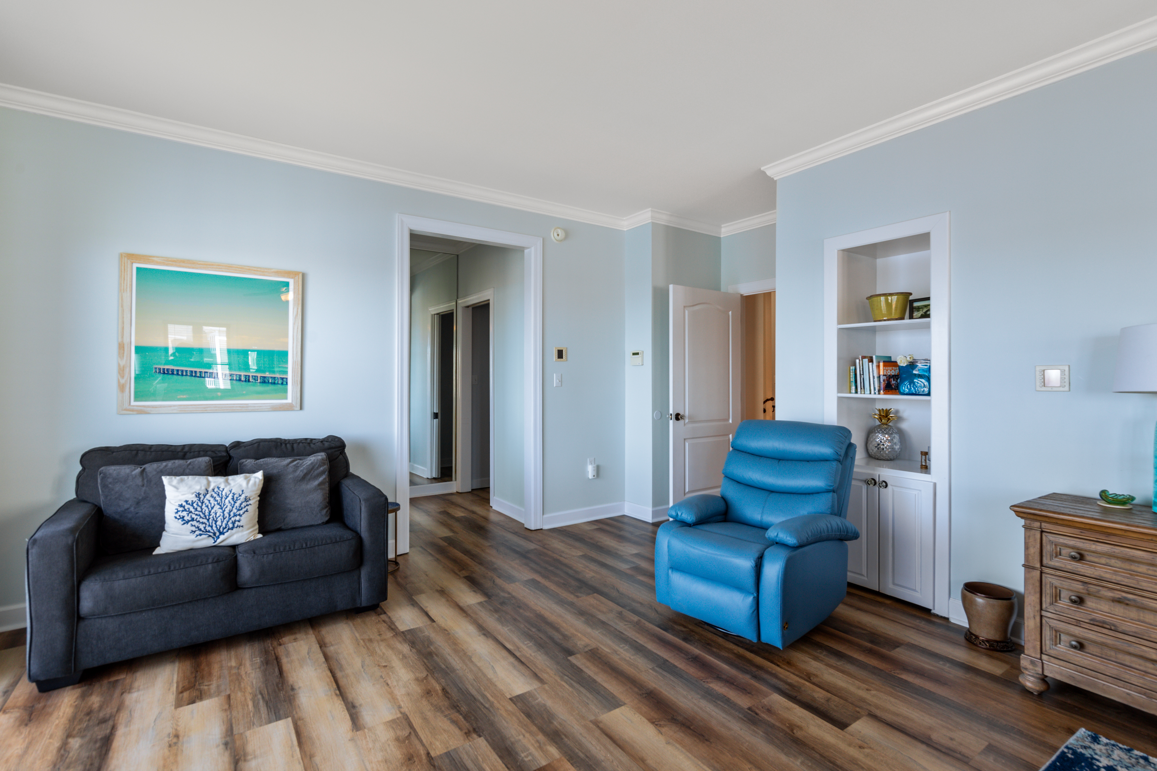 There is also a Sitting Area with a Twin Sleeper Sofa.