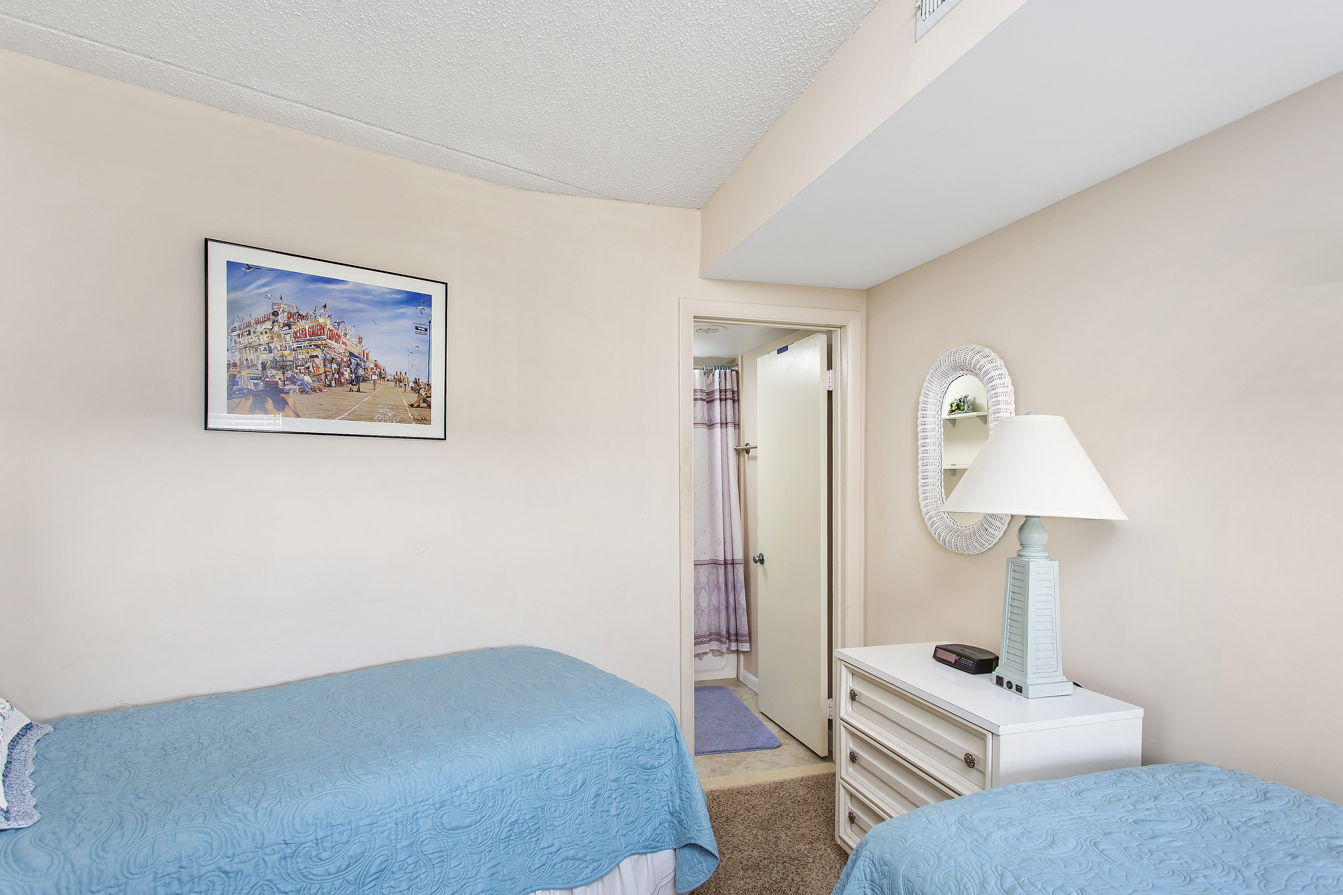 Full Bathroom with Shower/Tub Combo.