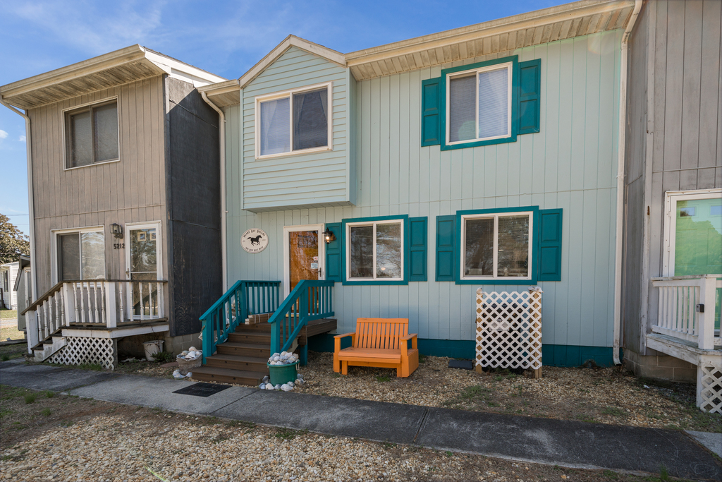 Welcome to Island Bay Dreams in the heart of Chincoteague Island!