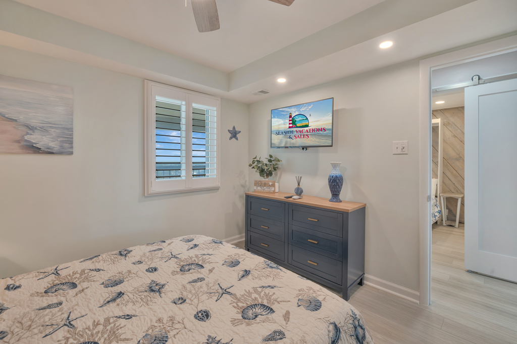 Sink into the Cozy Queen Bed & enjoy a movie on the Flat Screen TV!
