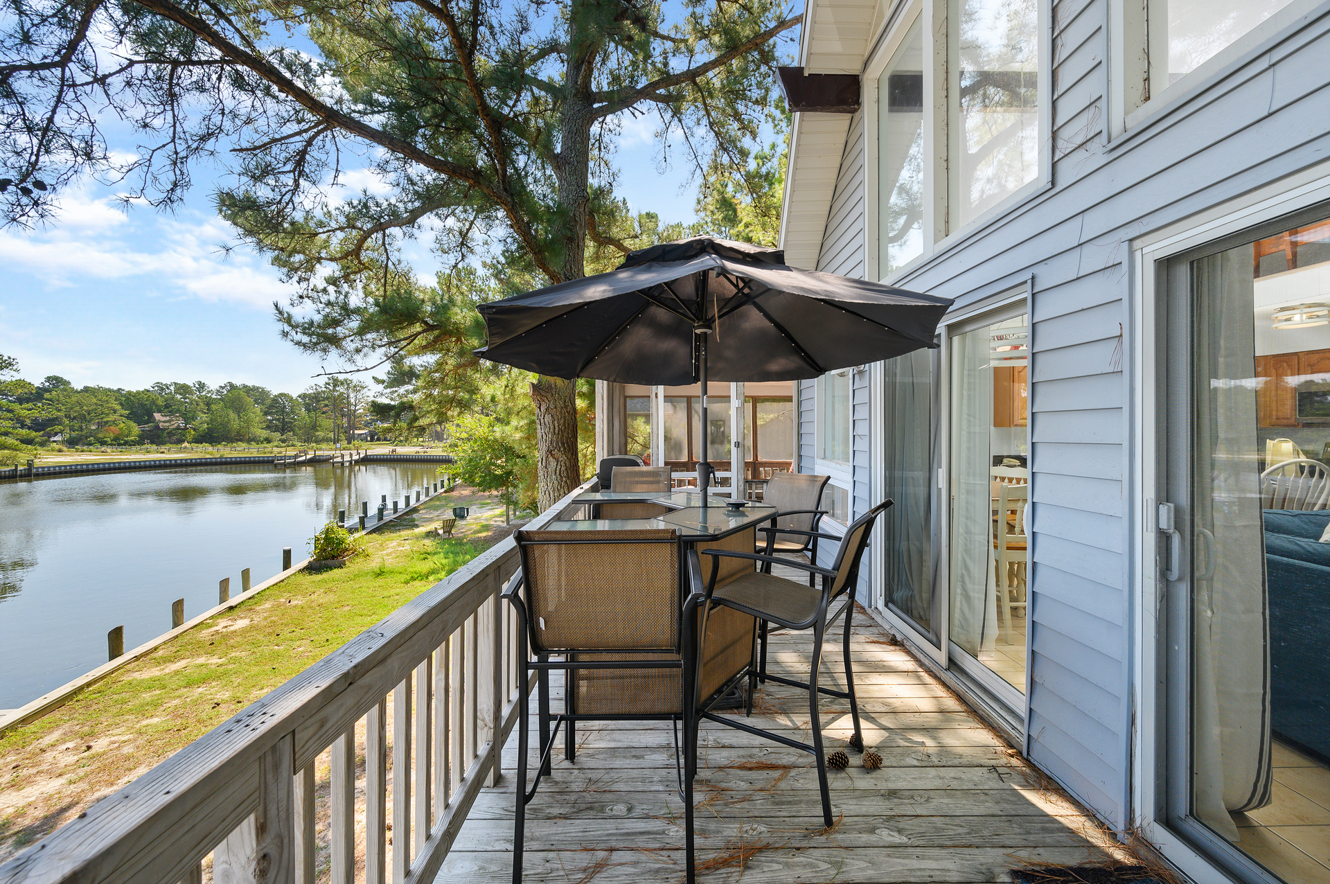 Relax while the kids try their hands at fishing, crabbing, or kayaking in the Canal.