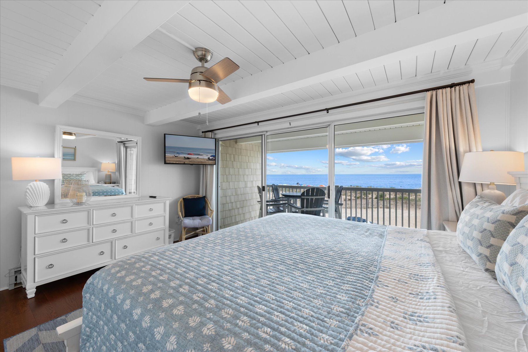 Breathtaking views right from bed!