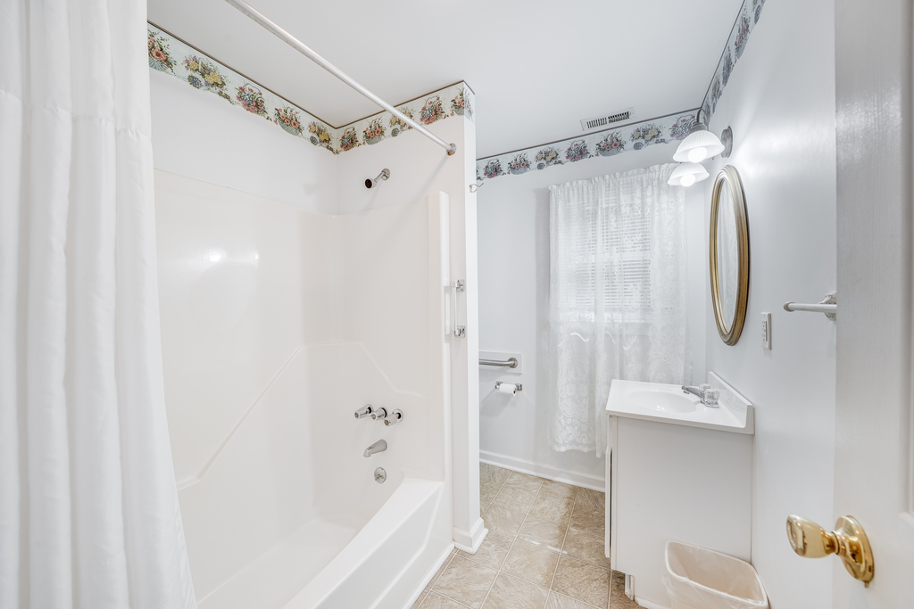 Another view of Full Bath with Tub/Shower Combo.