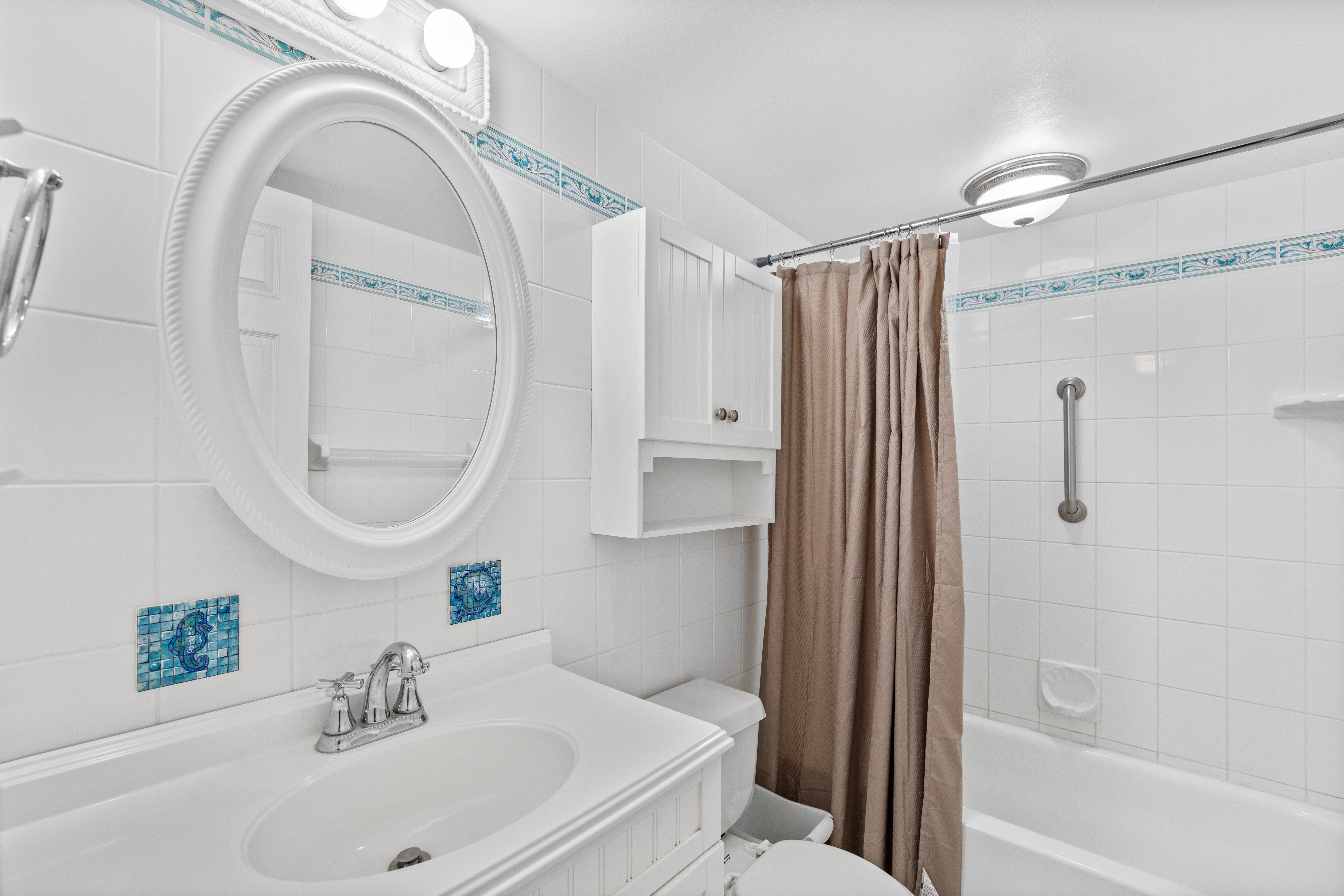 Modern Beach themed Full Shared Bath!