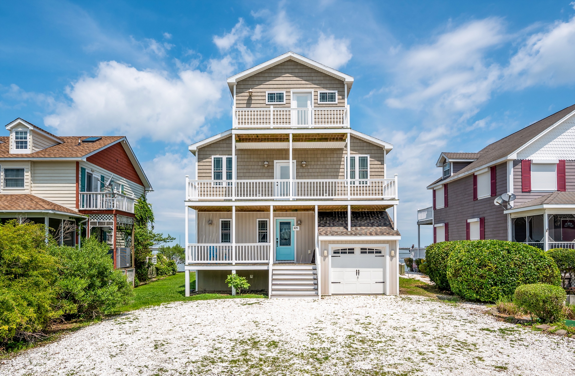 Plenty of parking for Cars and Water Toys.