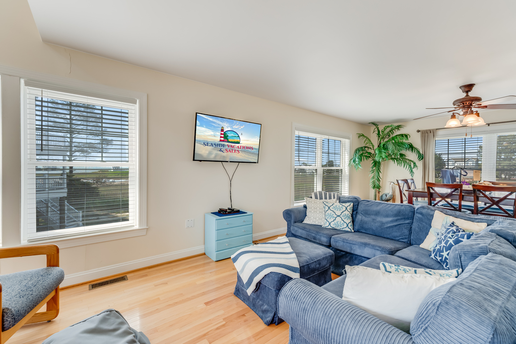 Beautifully furnished with Coastal Casual stylings.