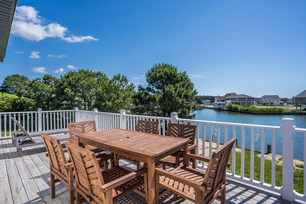 Or dine Al Fresco on the Waterfront Deck!