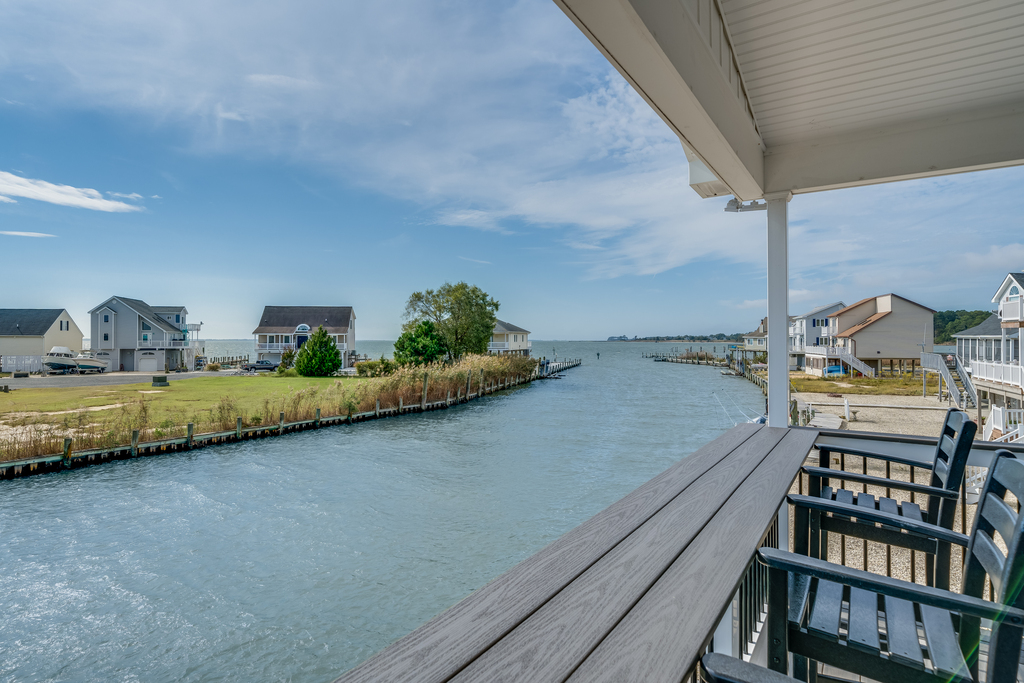 Bayview is super close to the mouth of the Canal = EASY BAY ACCESS!