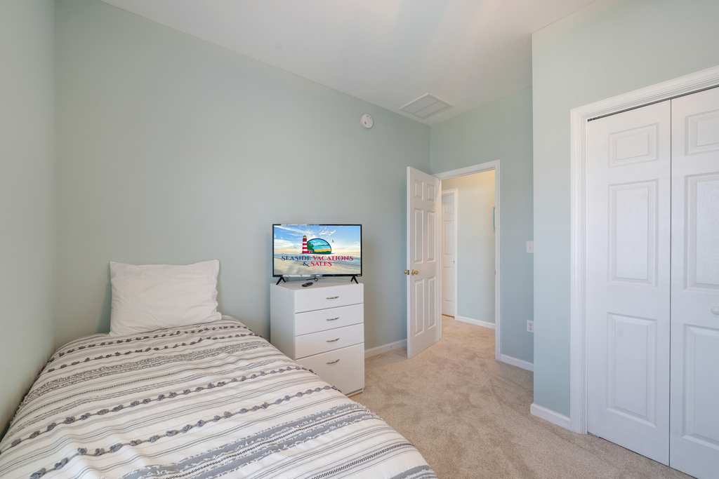 Let the kids wind down after a day at the Beach and enjoy the Flat Screen TV.