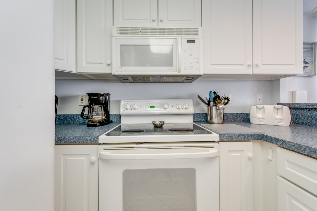 There's no need to dine out every day while your in this Kitchen!