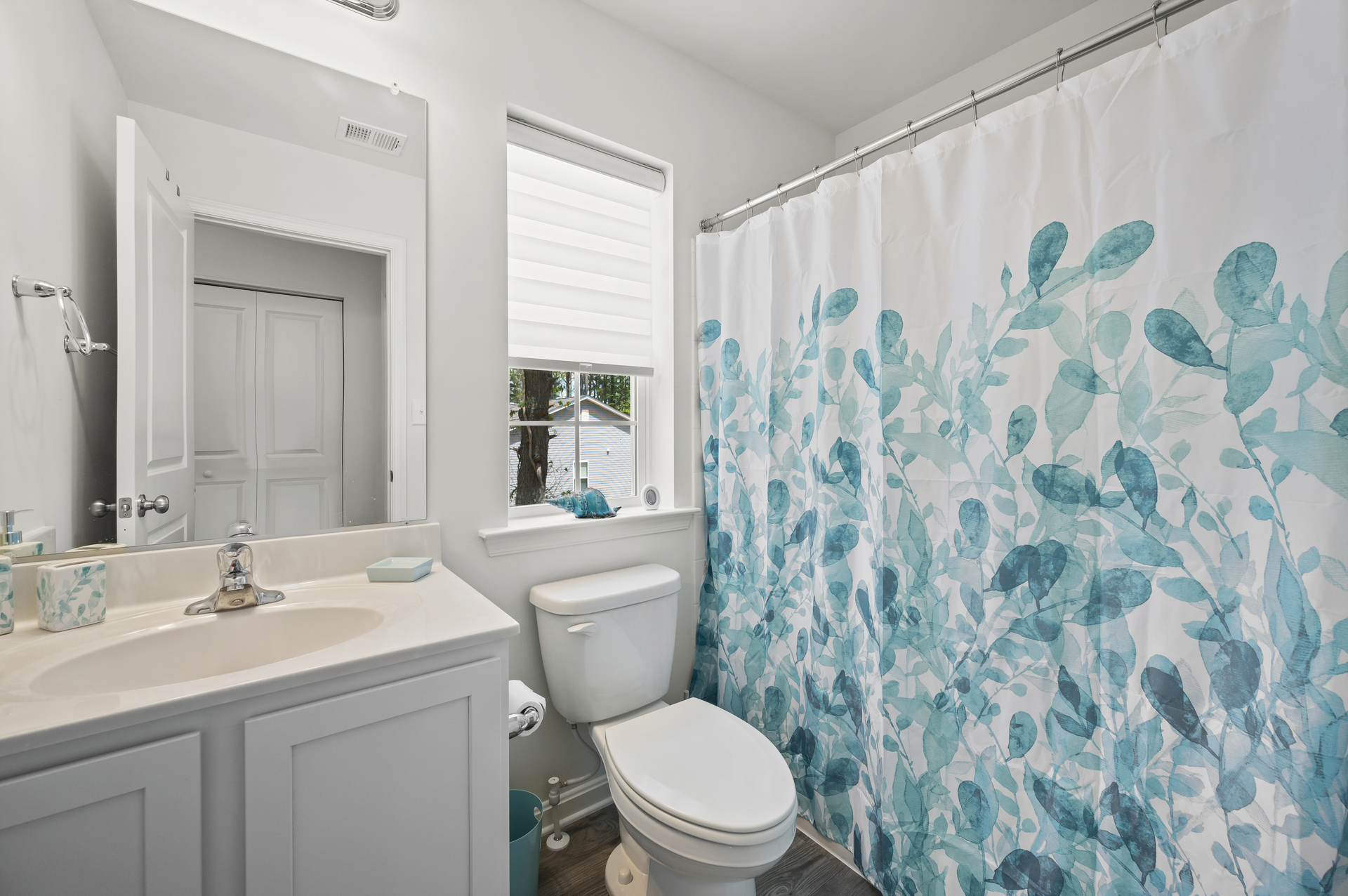 A 2nd Full Bath with Tub/Shower Combo is shared.