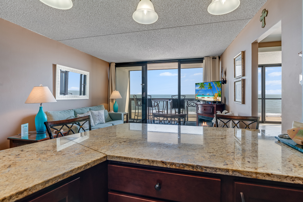 The Chef in your Family will be in awe from the everlasting Ocean Views!
