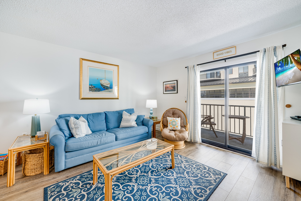 A Cozy Condo located in the Heart of Uptown OCMD!