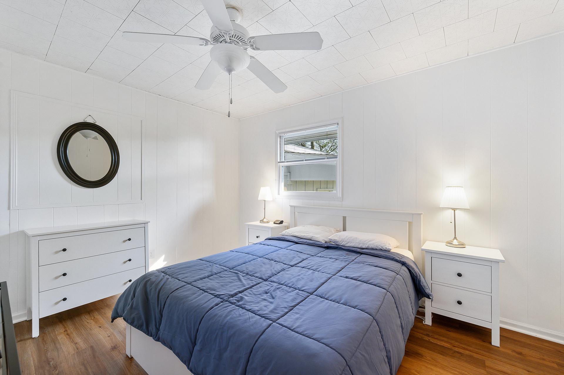 Bedroom 5 has a Queen Bed.