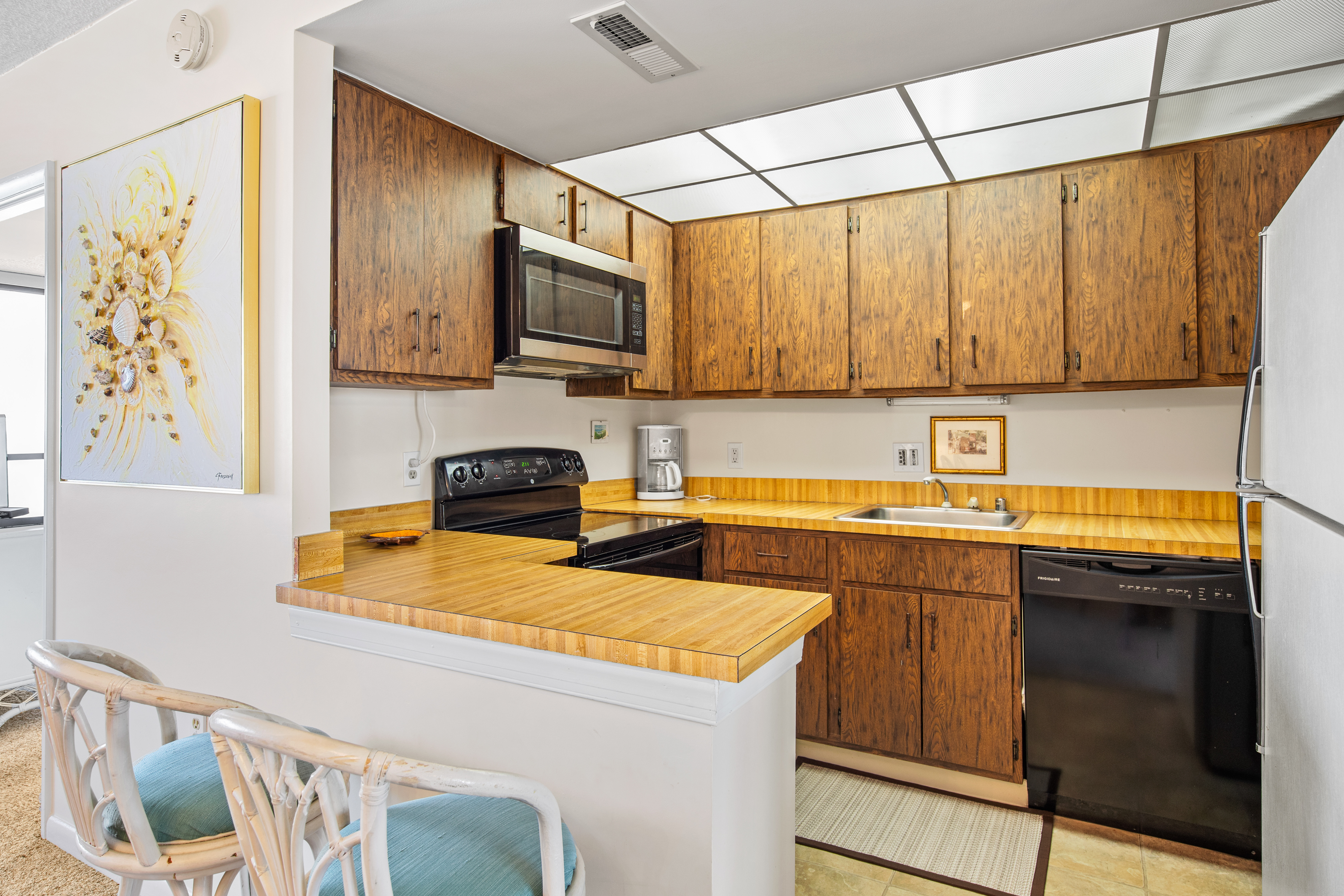 The fully stocked kitchen will make cooking an ocean's breeze.