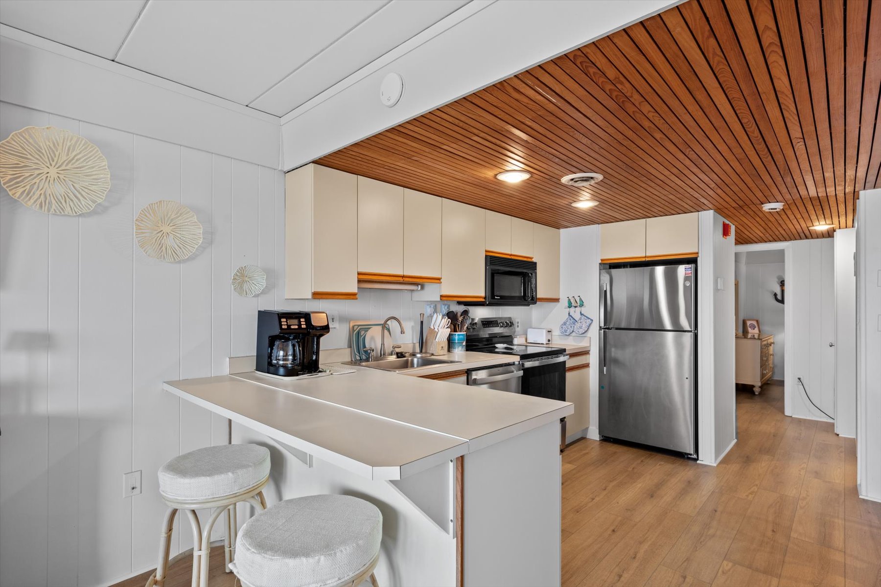 Enjoy a quick bite at the breakfast bar!