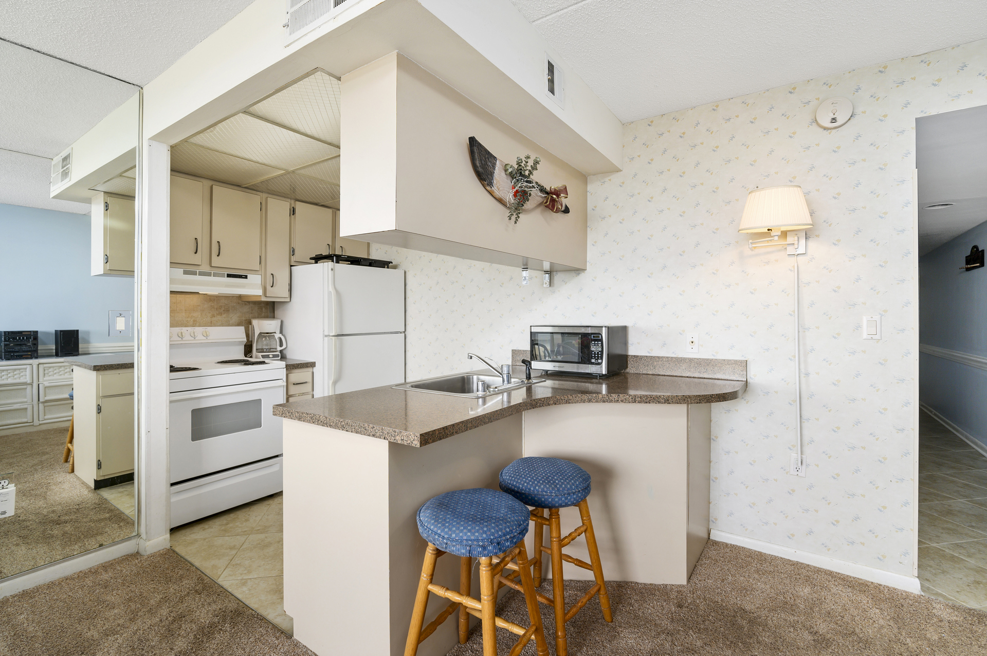 Grab a quick bite before hitting the beach at the Breakfast Bar.