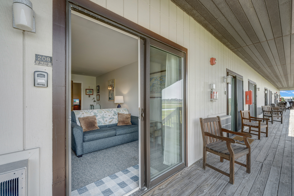 Sip sweet tea & watch the Egrets...