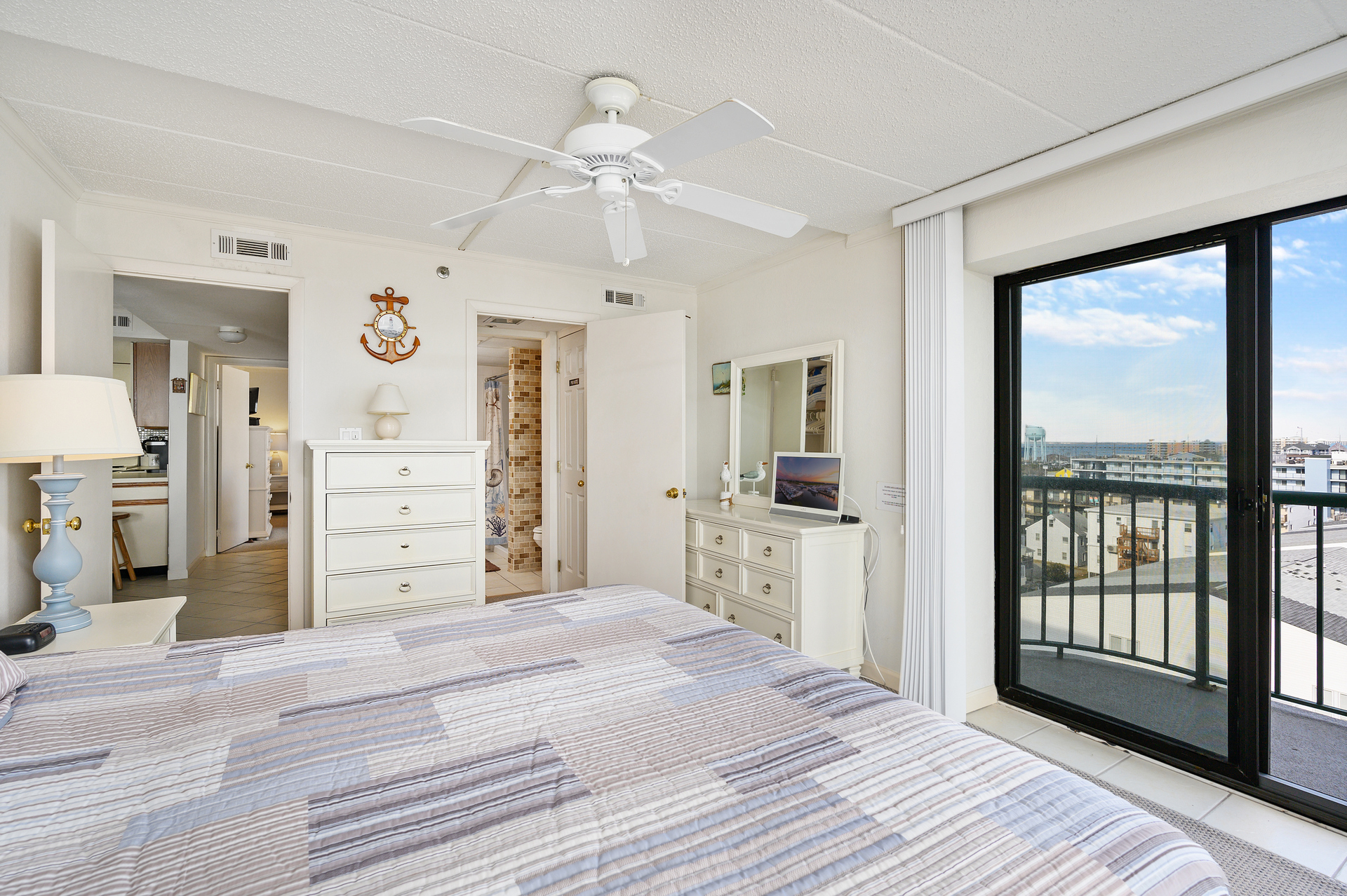 Relax in the King bed and watch a movie on the flat screen TV or just soak in the spectacular views right from bed!