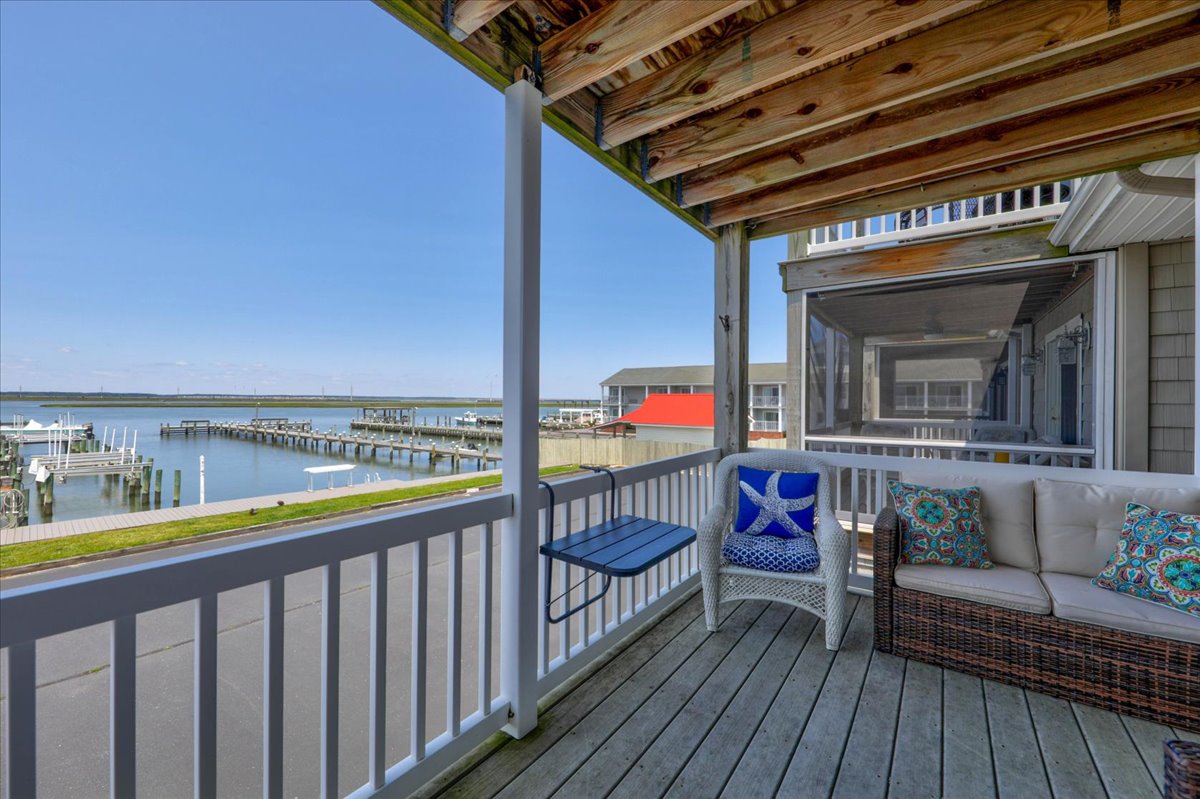 3 Levels of Waterfront Decks to take in those Views.