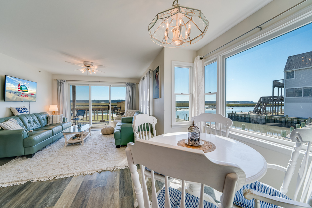 Being an End Unit, you're literally surrounded by astonishing beauty through windows galore!
