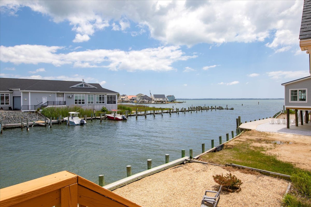 Looking to the right, you'll have wide open Bay Views!