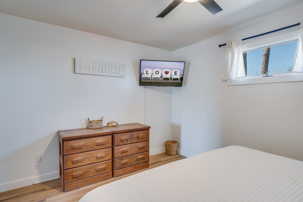 Flat Screen TV in Bedroom!