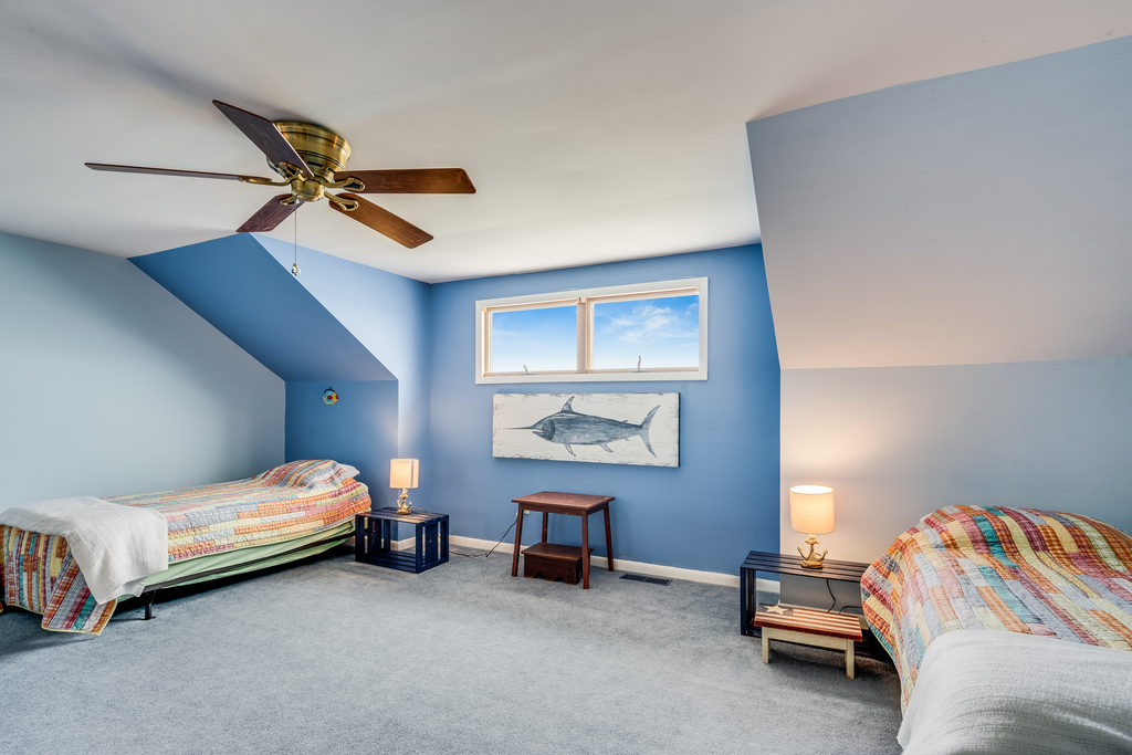 2 Twin Beds and a Full Futon.