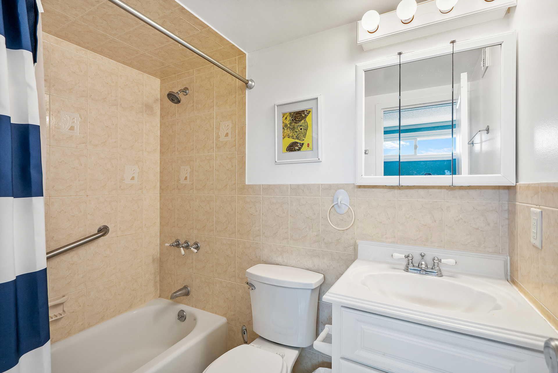 Attached Full Bath offers a Shower/Tub Combo.