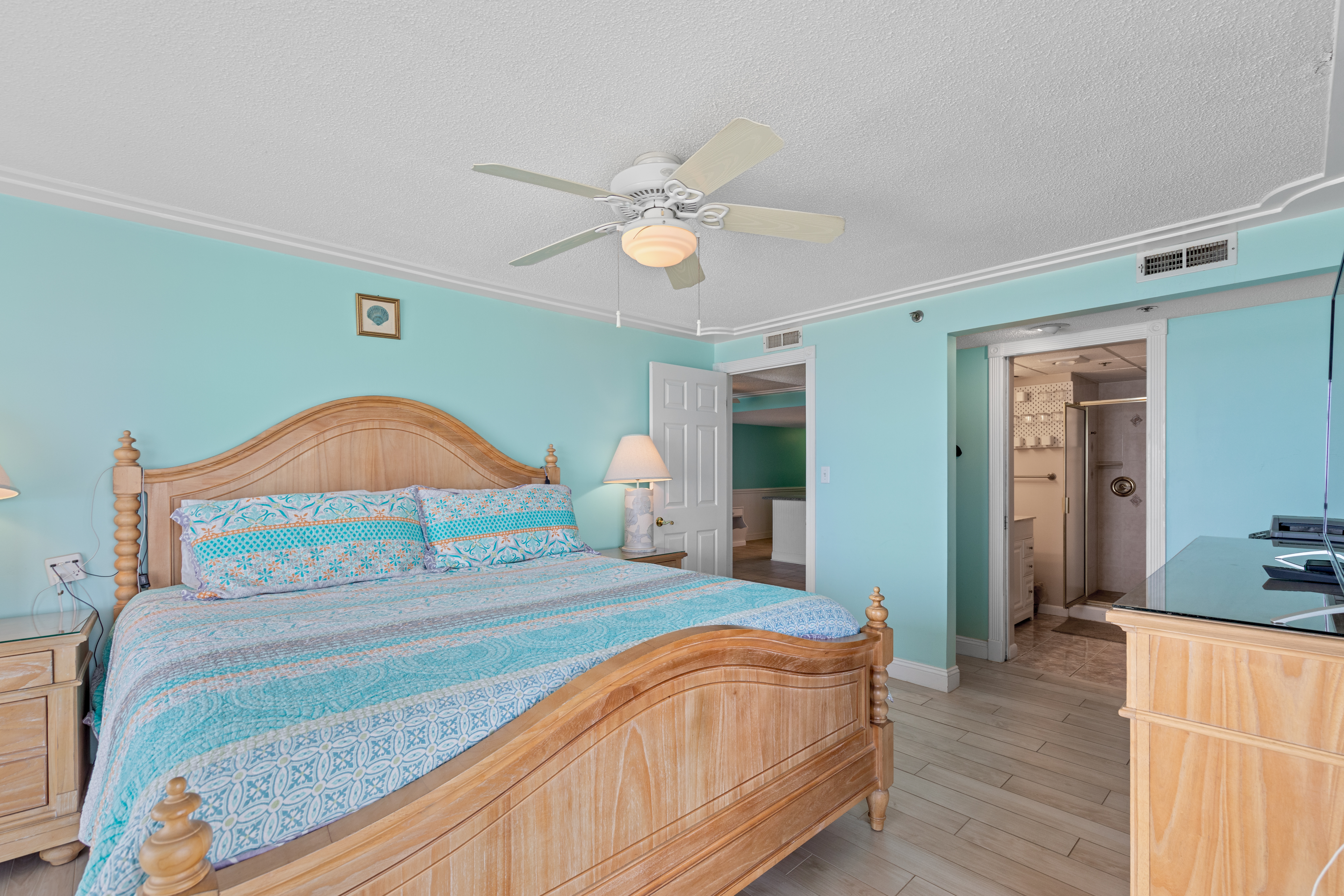 This Bright and Beachy room will having you feeling at home in no time!