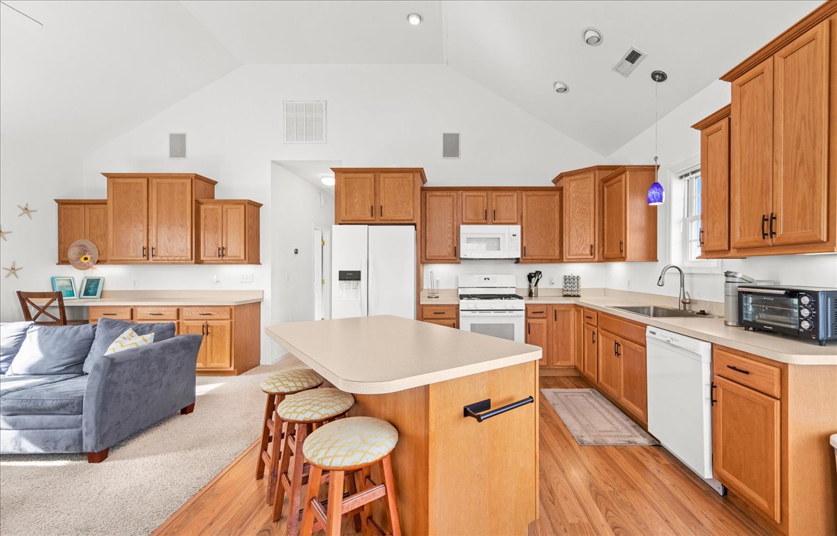 Grab a quick bite before you hit the beach at the Breakfast Bar.