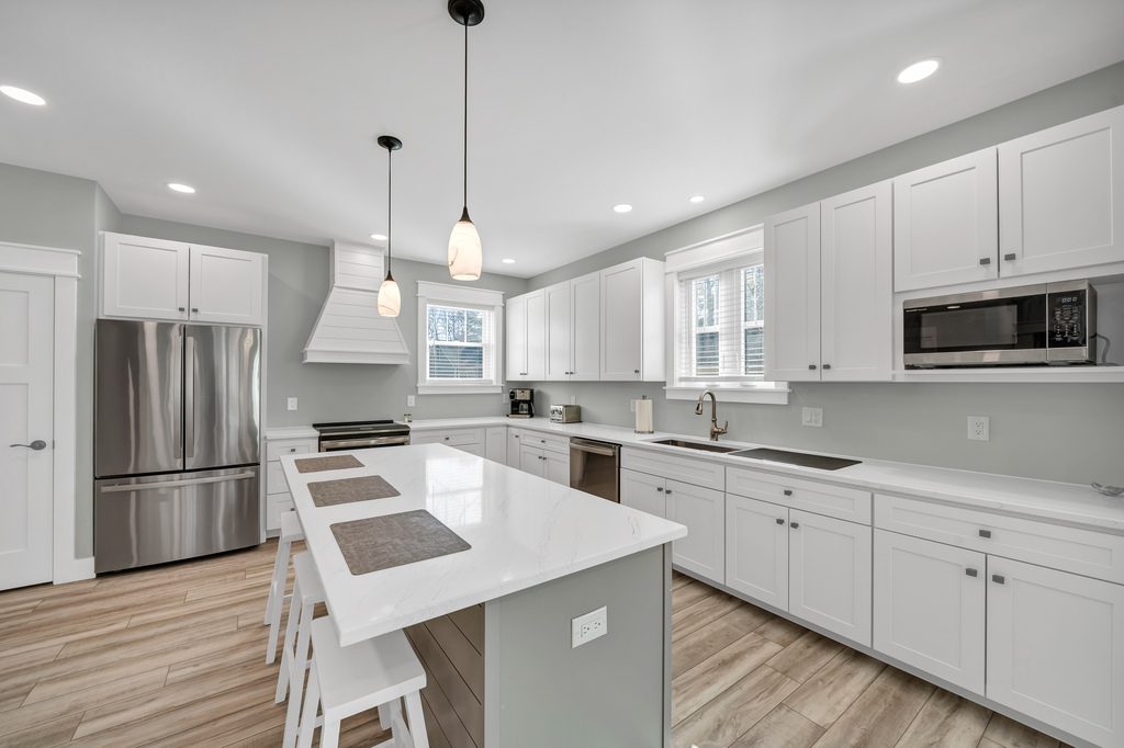 Grab a quick bite at the Breakfast Bar before hitting the Beach.