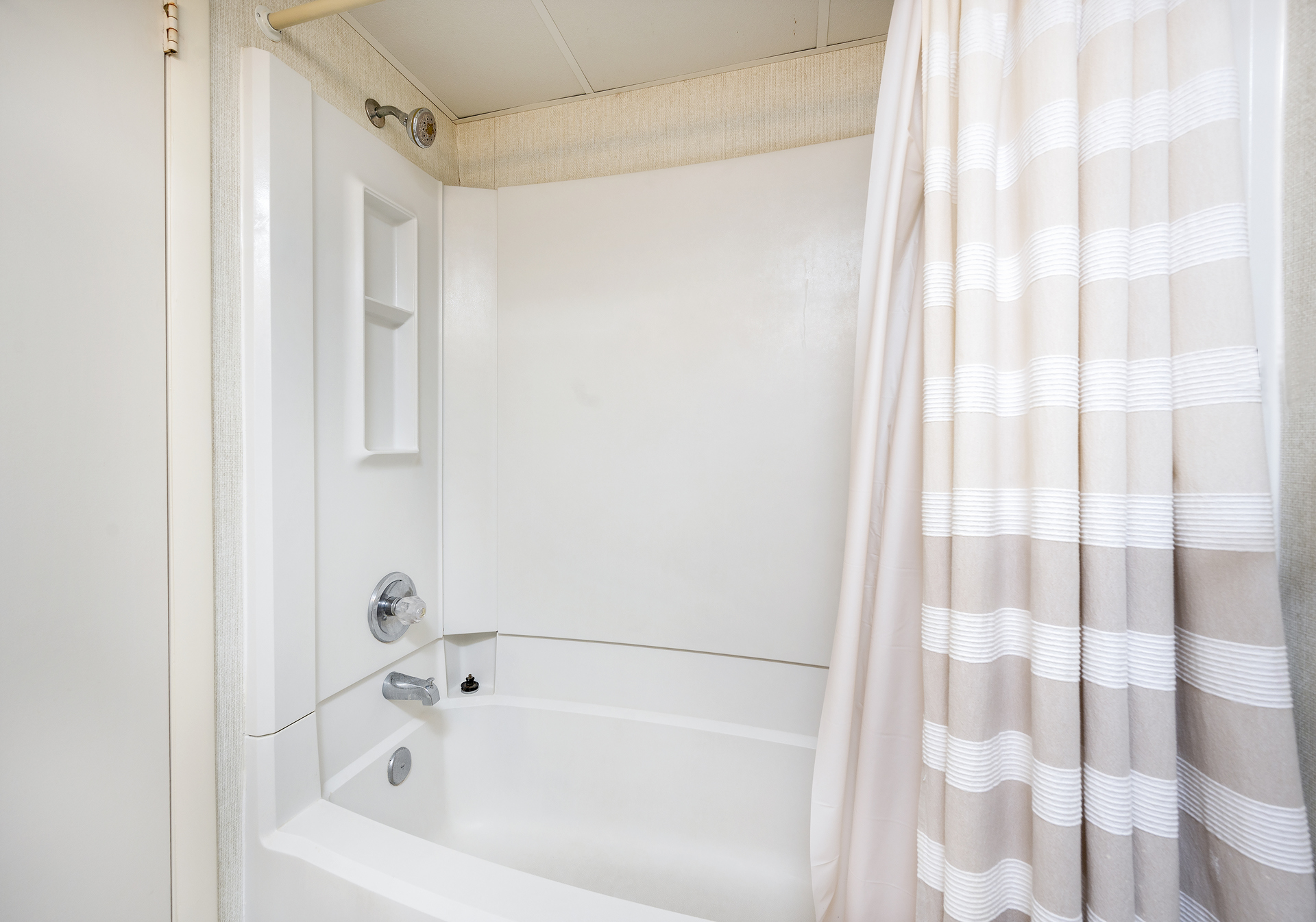 A shower/tub combo is also available in Bathroom 2.
