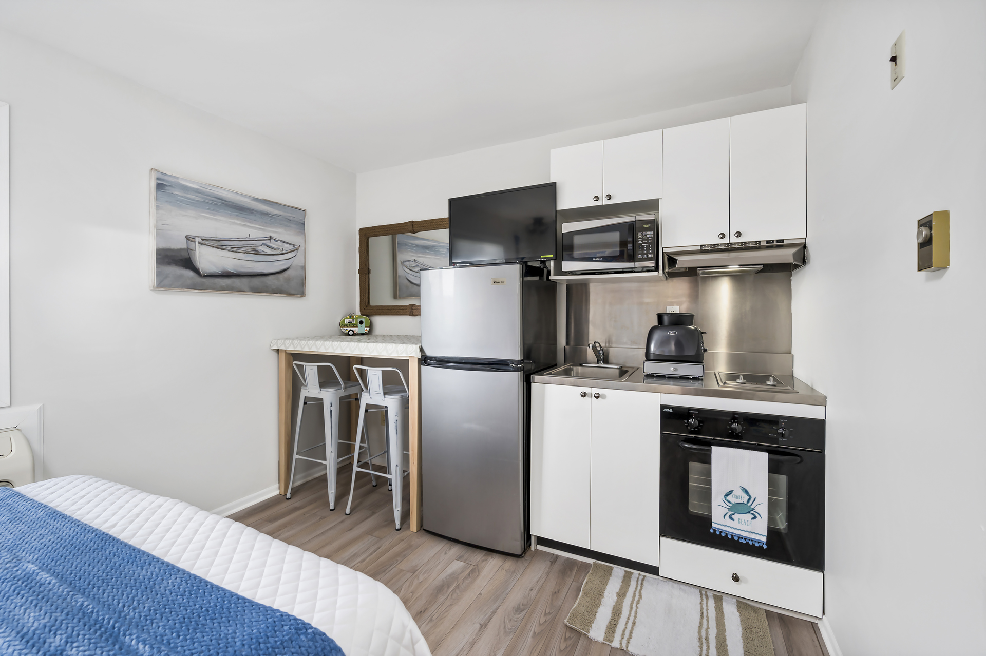 Less than 5 minutes to Assateague National Seashore.