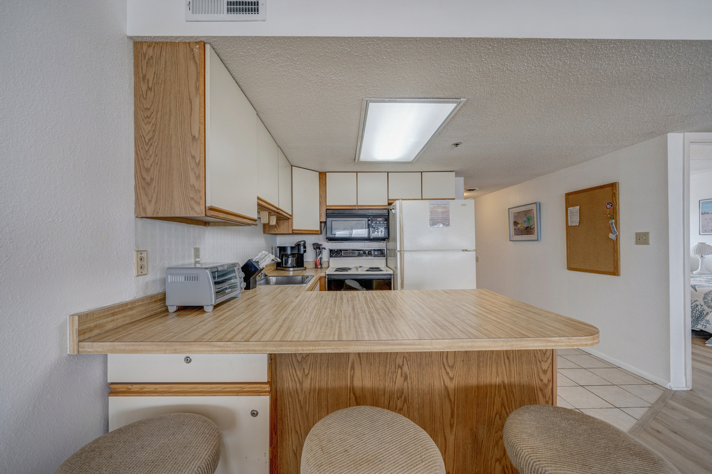 Grab a quick bite at the convenient Breakfast Bar before hitting the Beach!