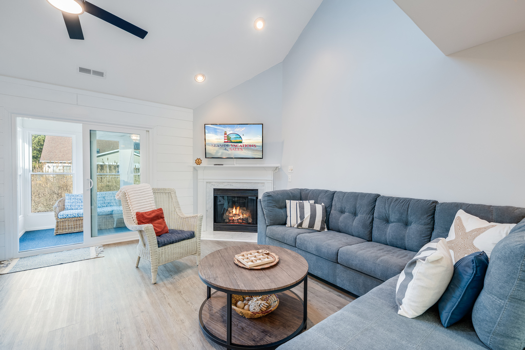 Welcome to Bonneau's Beach House in ever-popular Silver Sails Landing!