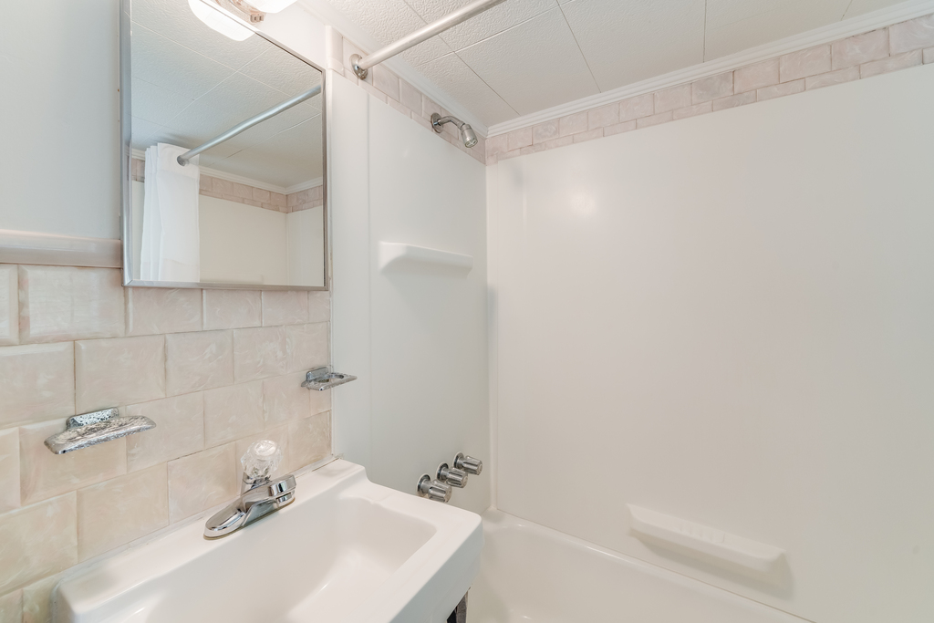 Full Bath with Tub/Shower Combo.