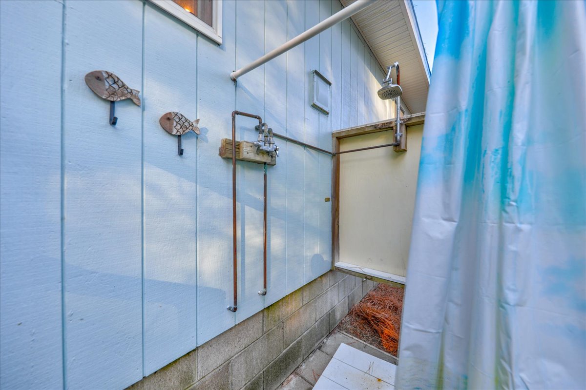 There's a refreshing Outdoor Shower for rinsing off sandy feet.