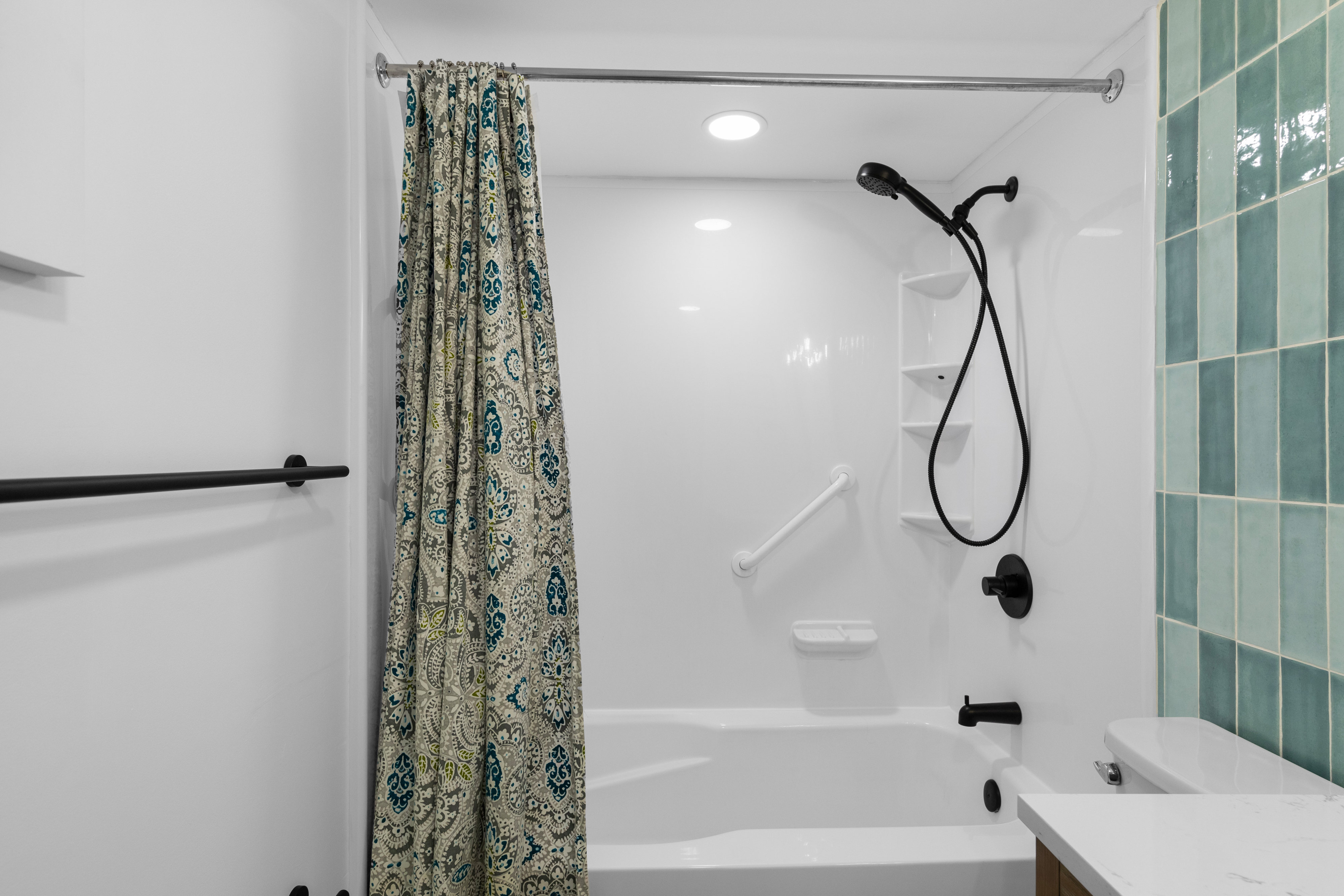 And has a Shower/Tub Combo, perfect for freshening up after a day of fun in the sun