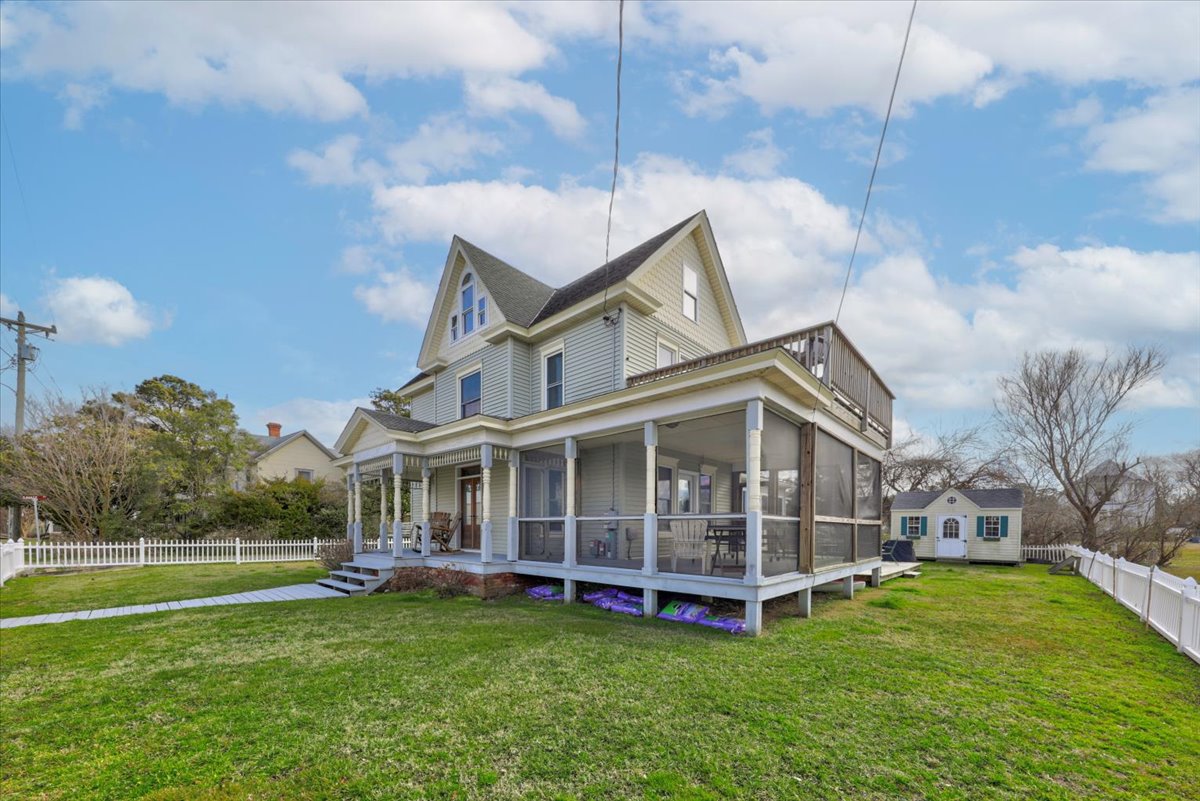 You'll love the huge Screened Porch!