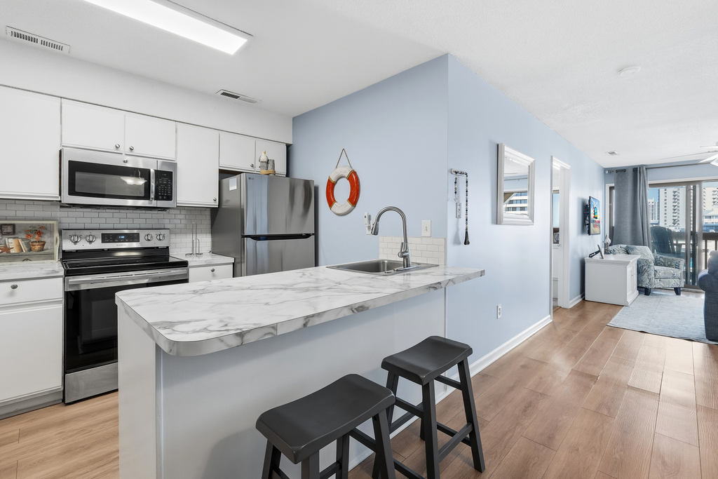 Grab a quick bite at the breakfast bar before hitting the Beach.