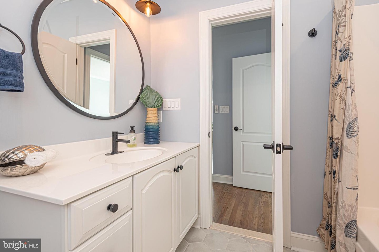 Heron Gull Haven | Photo 41