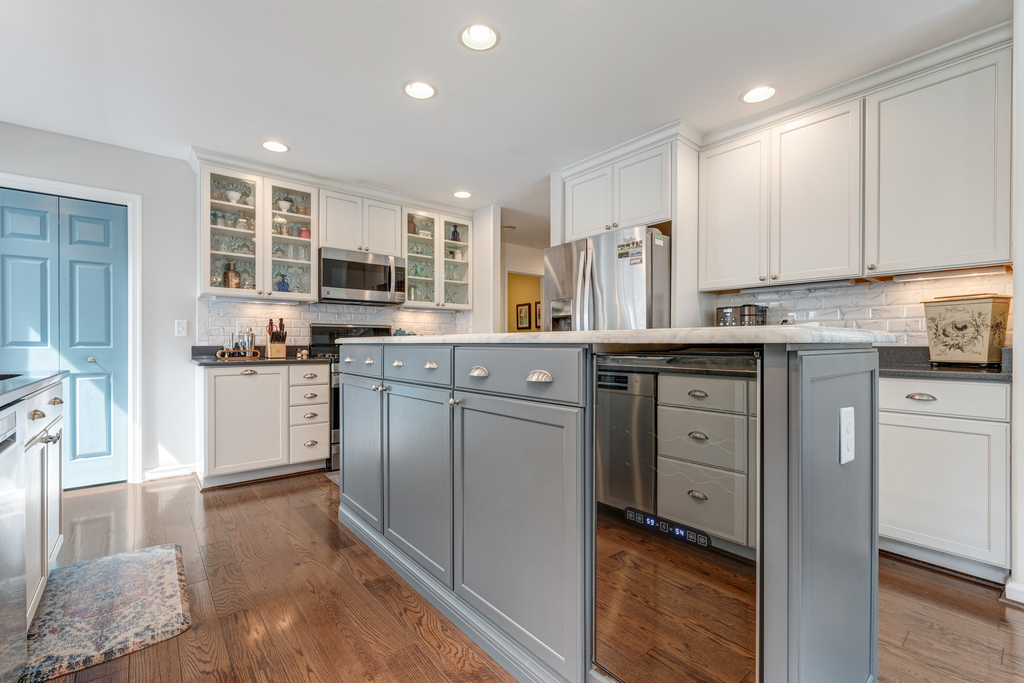 Huge Center Island and Stainless Appliances.